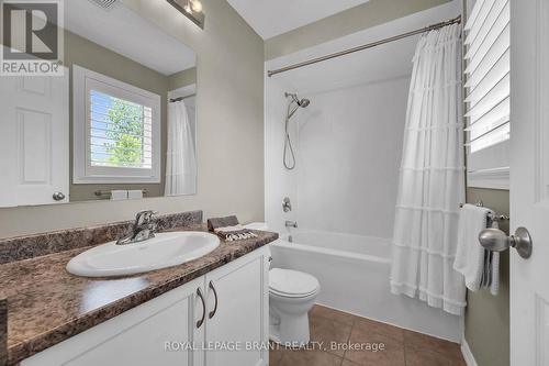 180 Thomas Avenue, Brantford, ON - Indoor Photo Showing Bathroom