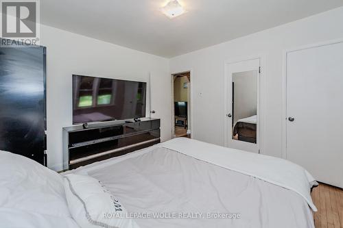 327 Highland Road E, Kitchener, ON - Indoor Photo Showing Bedroom