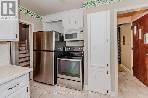 327 Highland Road E, Kitchener, ON - Indoor Photo Showing Kitchen With Stainless Steel Kitchen