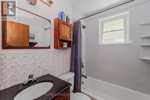 327 Highland Road E, Kitchener, ON - Indoor Photo Showing Bathroom