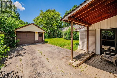 327 Highland Road E, Kitchener, ON - Outdoor With Exterior