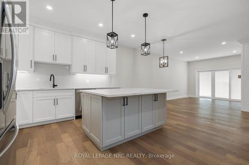 742 Clarence Street, Port Colborne, ON - Indoor Photo Showing Kitchen With Upgraded Kitchen