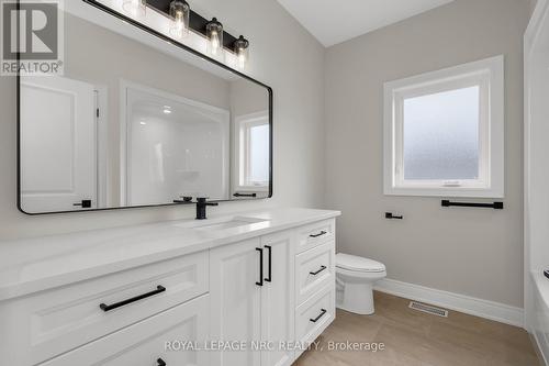 742 Clarence Street, Port Colborne, ON - Indoor Photo Showing Bathroom