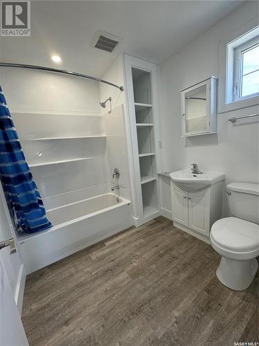 37 1St Avenue Sw, Norquay, SK - Indoor Photo Showing Bathroom