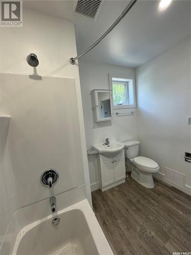 37 1St Avenue Sw, Norquay, SK - Indoor Photo Showing Bathroom