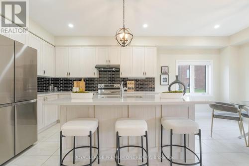 1350 Stevens Road, Innisfil, ON - Indoor Photo Showing Kitchen With Upgraded Kitchen