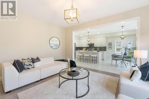 1350 Stevens Road, Innisfil, ON - Indoor Photo Showing Living Room