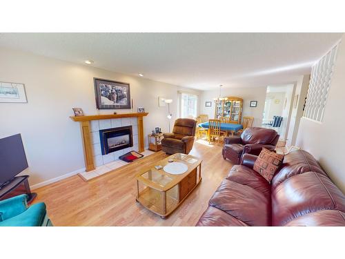 2209 5Th Street S, Cranbrook, BC - Indoor Photo Showing Living Room With Fireplace