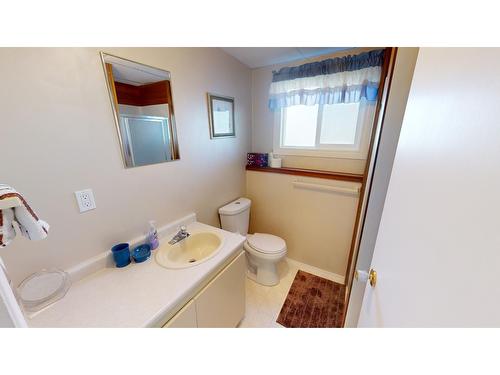 2209 5Th Street S, Cranbrook, BC - Indoor Photo Showing Bathroom