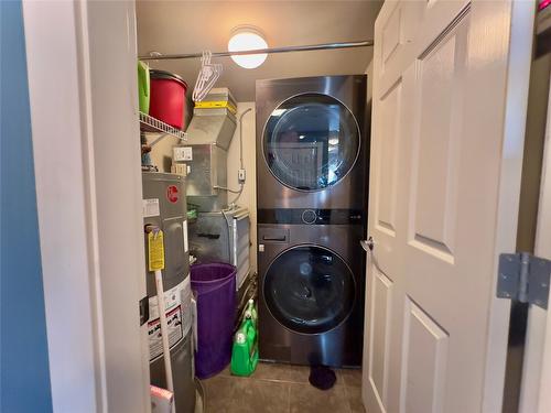 206-3550 Woodsdale Road, Lake Country, BC - Indoor Photo Showing Laundry Room