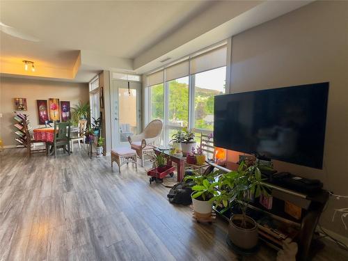 206-3550 Woodsdale Road, Lake Country, BC - Indoor Photo Showing Living Room