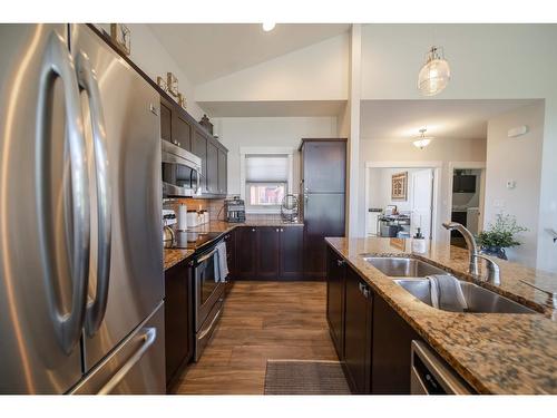 200 Boulder Creek, Cranbrook, BC - Indoor Photo Showing Kitchen With Double Sink