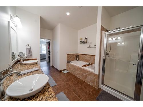 200 Boulder Creek, Cranbrook, BC - Indoor Photo Showing Bathroom