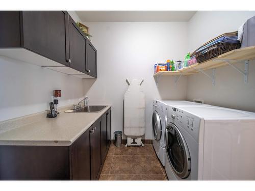 200 Boulder Creek, Cranbrook, BC - Indoor Photo Showing Laundry Room