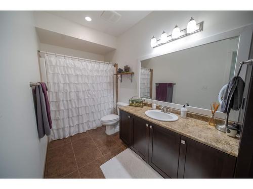 200 Boulder Creek, Cranbrook, BC - Indoor Photo Showing Bathroom