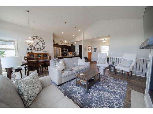200 Boulder Creek, Cranbrook, BC - Indoor Photo Showing Living Room