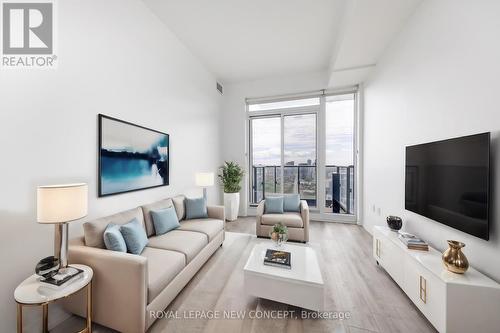 2613 - 251 Jarvis Street, Toronto, ON - Indoor Photo Showing Living Room