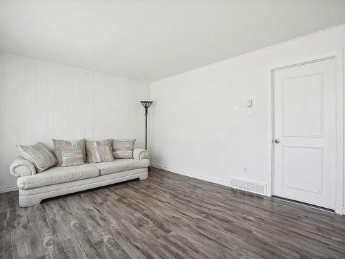 Living room - 5845 Rue De Parme, Laval (Auteuil), QC - Indoor Photo Showing Living Room