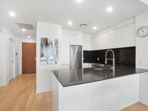 Kitchen - 2306-101 Rue De La Rotonde, Montréal (Verdun/Île-Des-Soeurs), QC - Indoor Photo Showing Kitchen With Upgraded Kitchen