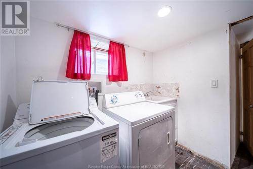 3588 King Street, Windsor, ON - Indoor Photo Showing Laundry Room