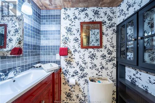 3588 King Street, Windsor, ON - Indoor Photo Showing Bathroom