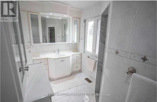 8078 Highway 9, New Tecumseth, ON - Indoor Photo Showing Bathroom