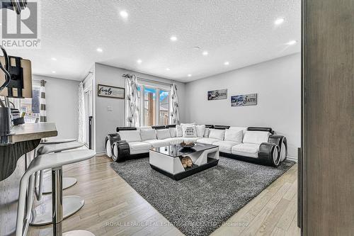 573 Forman Avenue, Stratford, ON - Indoor Photo Showing Living Room