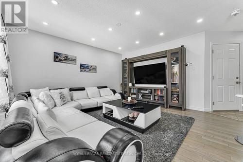 573 Forman Avenue, Stratford, ON - Indoor Photo Showing Living Room