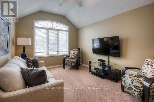 167 Sims Estate Drive, Kitchener, ON - Indoor Photo Showing Living Room