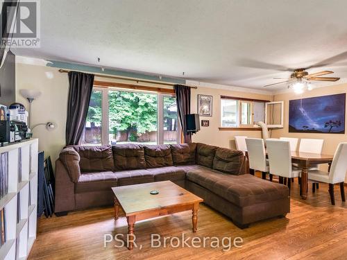 720 Muskoka Beach Road, Gravenhurst, ON - Indoor Photo Showing Living Room