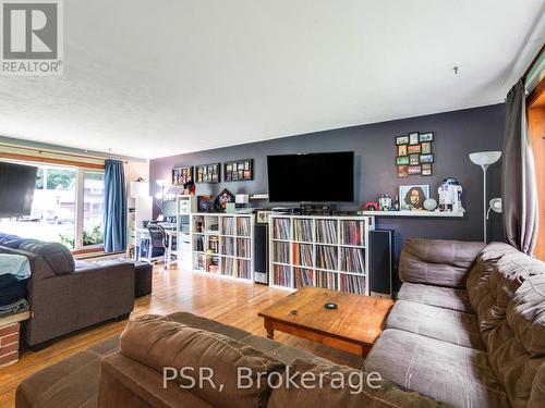 720 Muskoka Beach Road, Gravenhurst, ON - Indoor Photo Showing Living Room