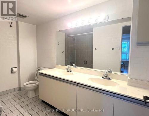 60 Granby Street, Toronto, ON - Indoor Photo Showing Bathroom