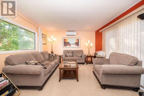 9 Laurentian Street, Deep River, ON - Indoor Photo Showing Living Room