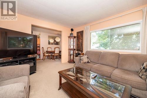 9 Laurentian Street, Deep River, ON - Indoor Photo Showing Living Room