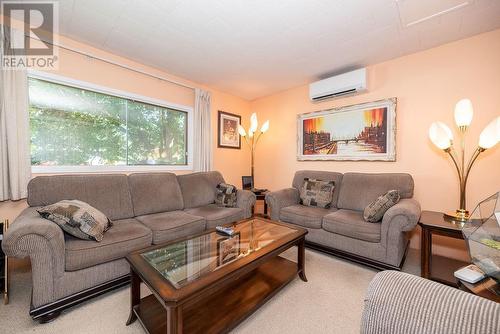 9 Laurentian Street, Deep River, ON - Indoor Photo Showing Living Room