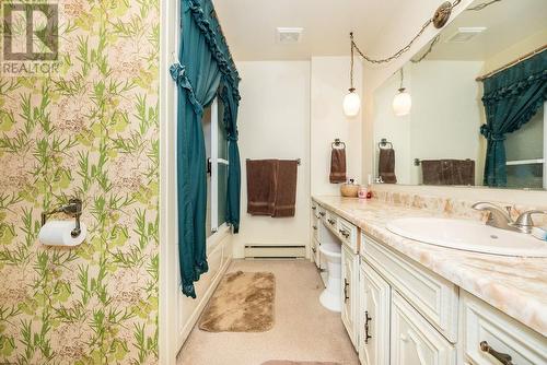 9 Laurentian Street, Deep River, ON - Indoor Photo Showing Bathroom