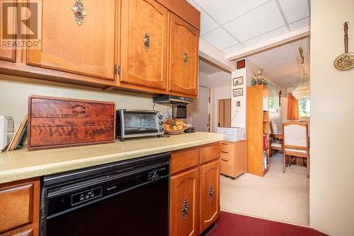 9 Laurentian Street, Deep River, ON - Indoor Photo Showing Kitchen