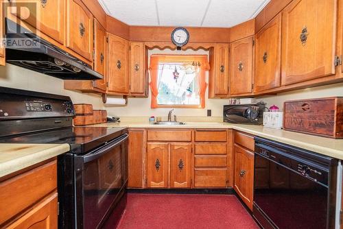 9 Laurentian Street, Deep River, ON - Indoor Photo Showing Kitchen