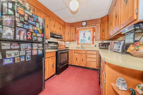 9 Laurentian Street, Deep River, ON - Indoor Photo Showing Kitchen