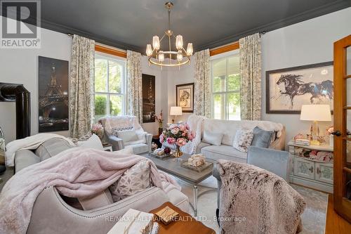 33 Beech Avenue, Clarington, ON - Indoor Photo Showing Living Room