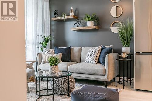 326 - 415 Sea Ray Avenue, Innisfil, ON - Indoor Photo Showing Living Room