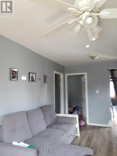 49-51 Sixth Avenue, Timmins, ON - Indoor Photo Showing Living Room