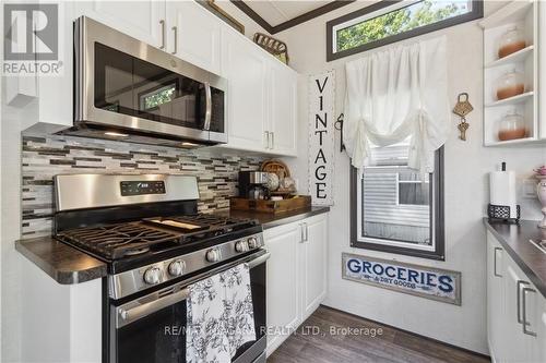 246 - 8845 Lundy'S Lane, Niagara Falls, ON - Indoor Photo Showing Kitchen With Upgraded Kitchen