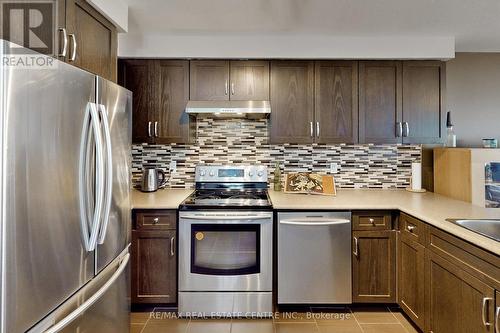 19 Mussen Street, Guelph (Brant), ON - Indoor Photo Showing Kitchen With Upgraded Kitchen