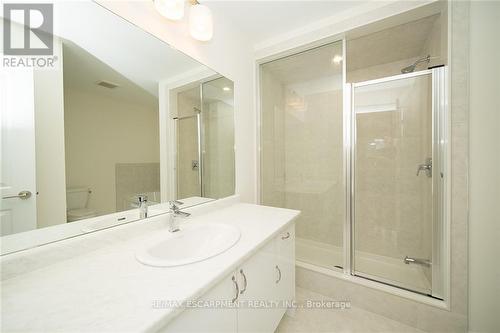 20 Dennis Avenue, Brantford, ON - Indoor Photo Showing Bathroom