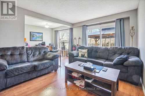 10 - 286 Cushman Road, St. Catharines, ON - Indoor Photo Showing Living Room