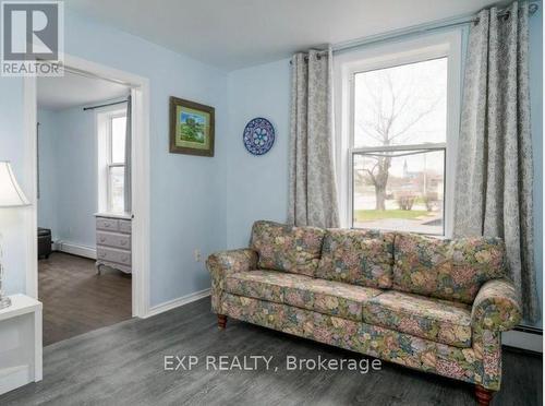 132 Moira Street E, Belleville, ON - Indoor Photo Showing Living Room