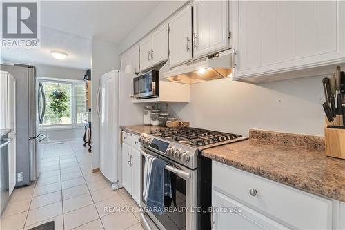 33 Naples Court, Thorold, ON - Indoor Photo Showing Kitchen