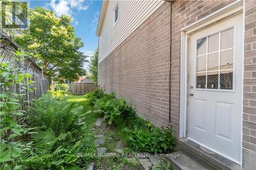 33 Naples Court, Thorold, ON - Outdoor With Exterior