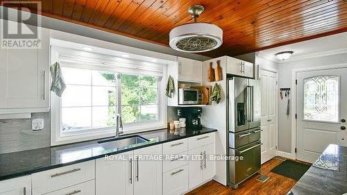 694 Hawley Street, Peterborough, ON - Indoor Photo Showing Kitchen